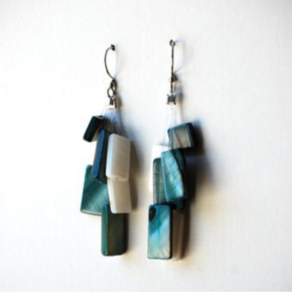 Elegant Shell Dangle Statement Earrings - image 1